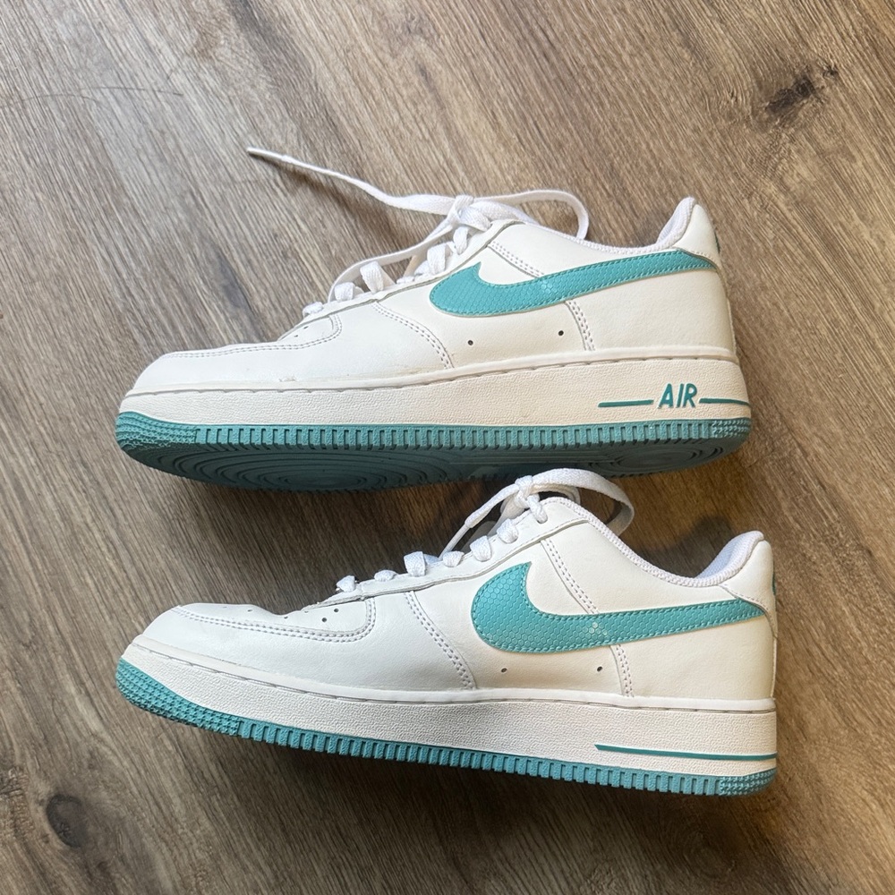 Nike White and Teal Athletic Shoes - Picture 5 of 6
